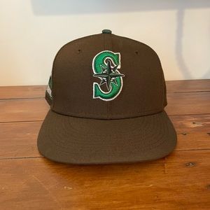 Mariners new era side patch never worn 7 1/4